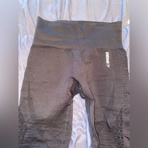 Gym shark black leggings with details on the calf